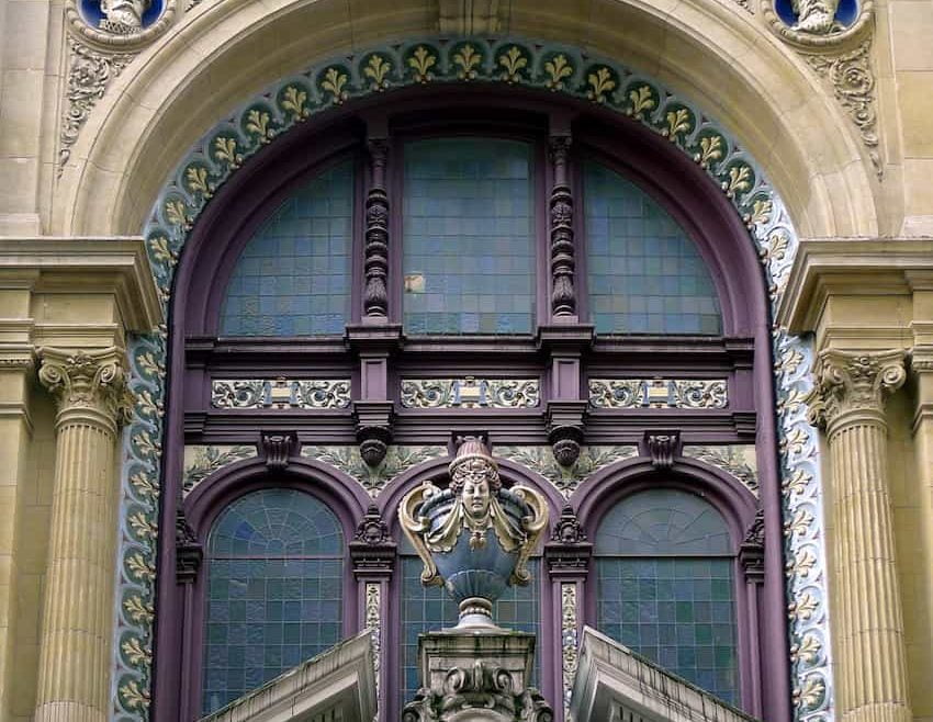 façade du manoir de paris