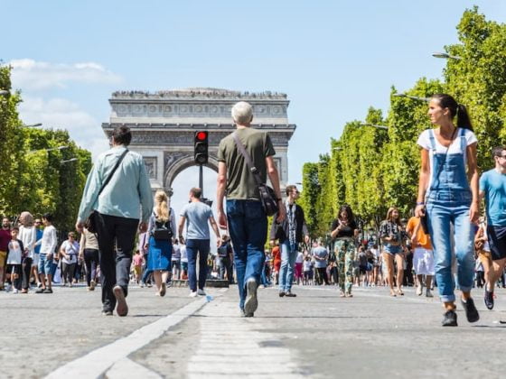 Illustration marcheurs à Paris