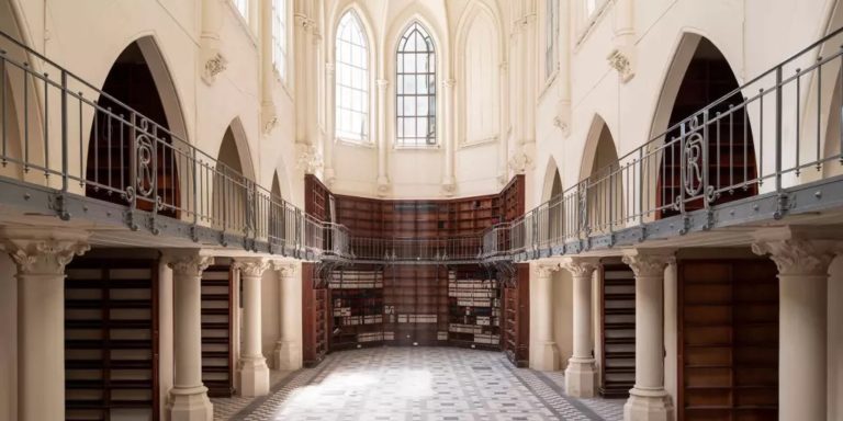 Ancienne chapelle rue Saint-Pétersbourg © Climbing District Saint-Lazare
