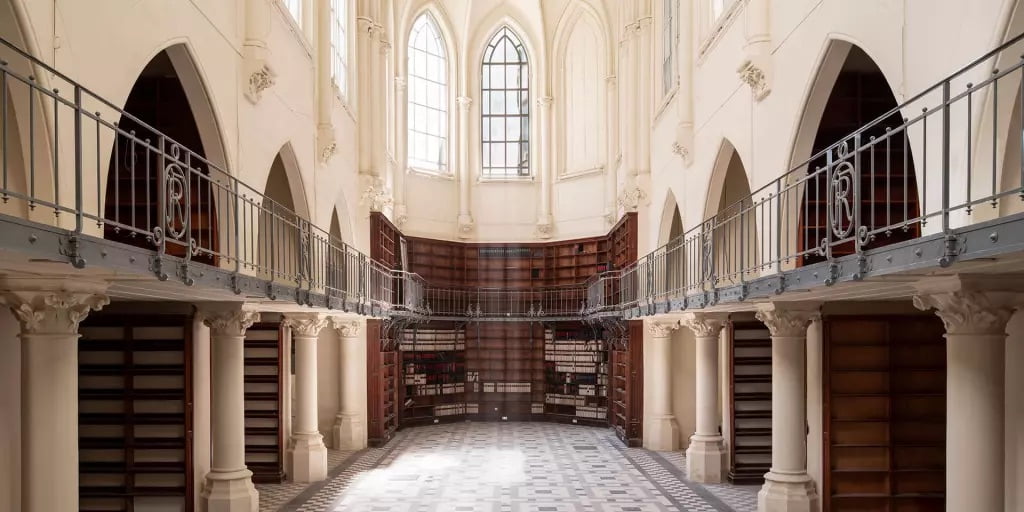 Ancienne chapelle rue Saint-Pétersbourg © Climbing District Saint-Lazare