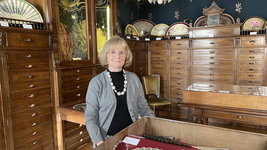 Anne Hoguet, gérante du musée de l'Éventail